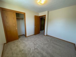 Rent 5621 s 80th
