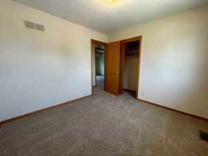 Rent 5621 s 80th