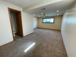 Rent 5621 s 80th